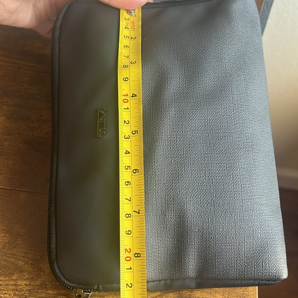 TUMI Toiletry Bag (small) - Picture 11 of 12